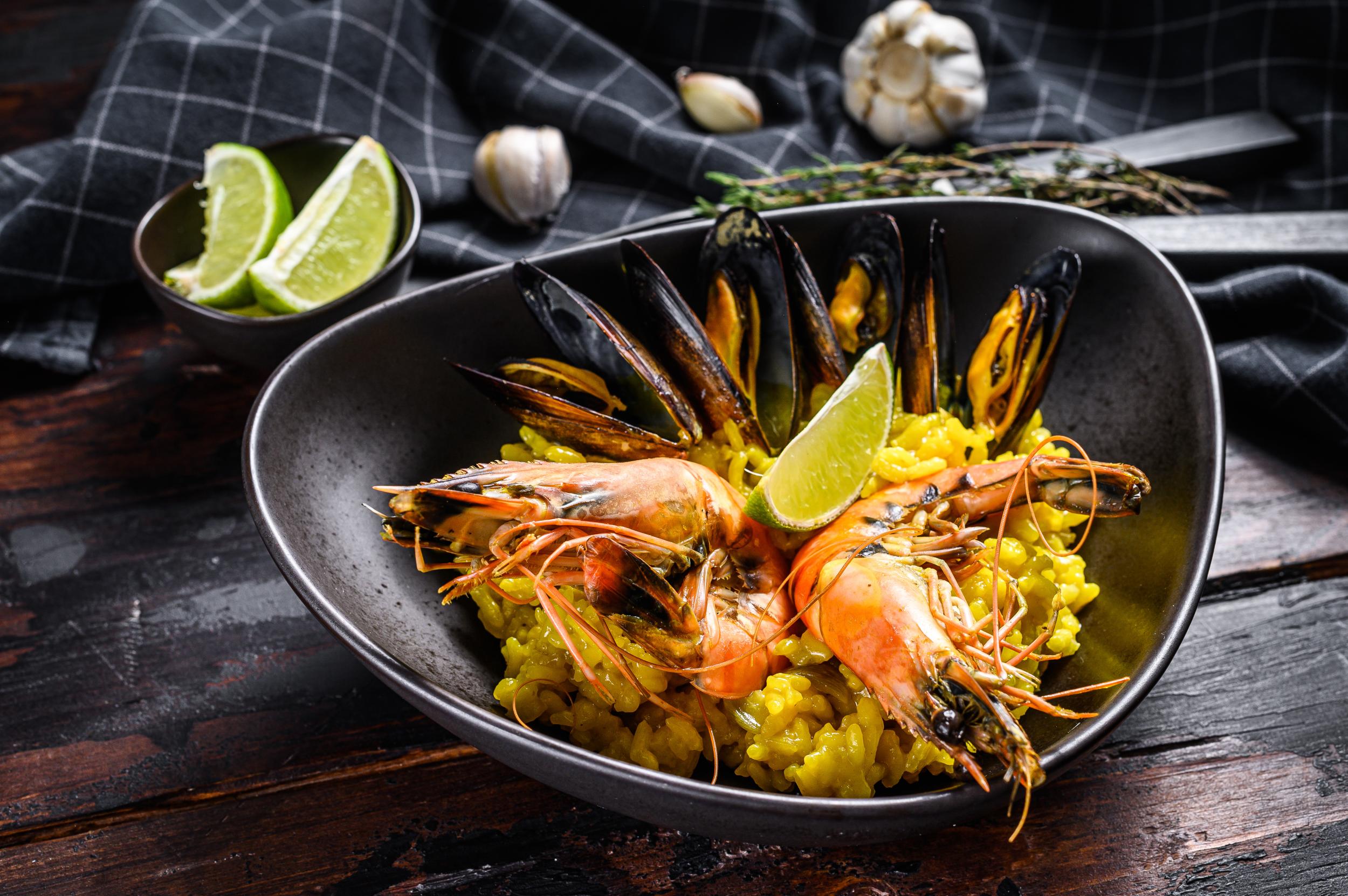 the-spanish-seafood-paella-with-prawns-shrimps