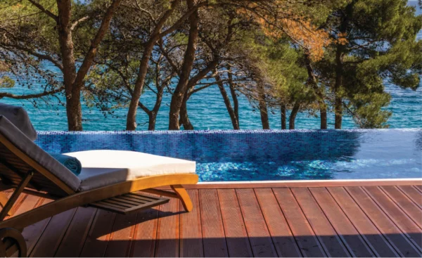 Contessa Luxury Retreat - Villa Highlights - Heated infinity pool 34C