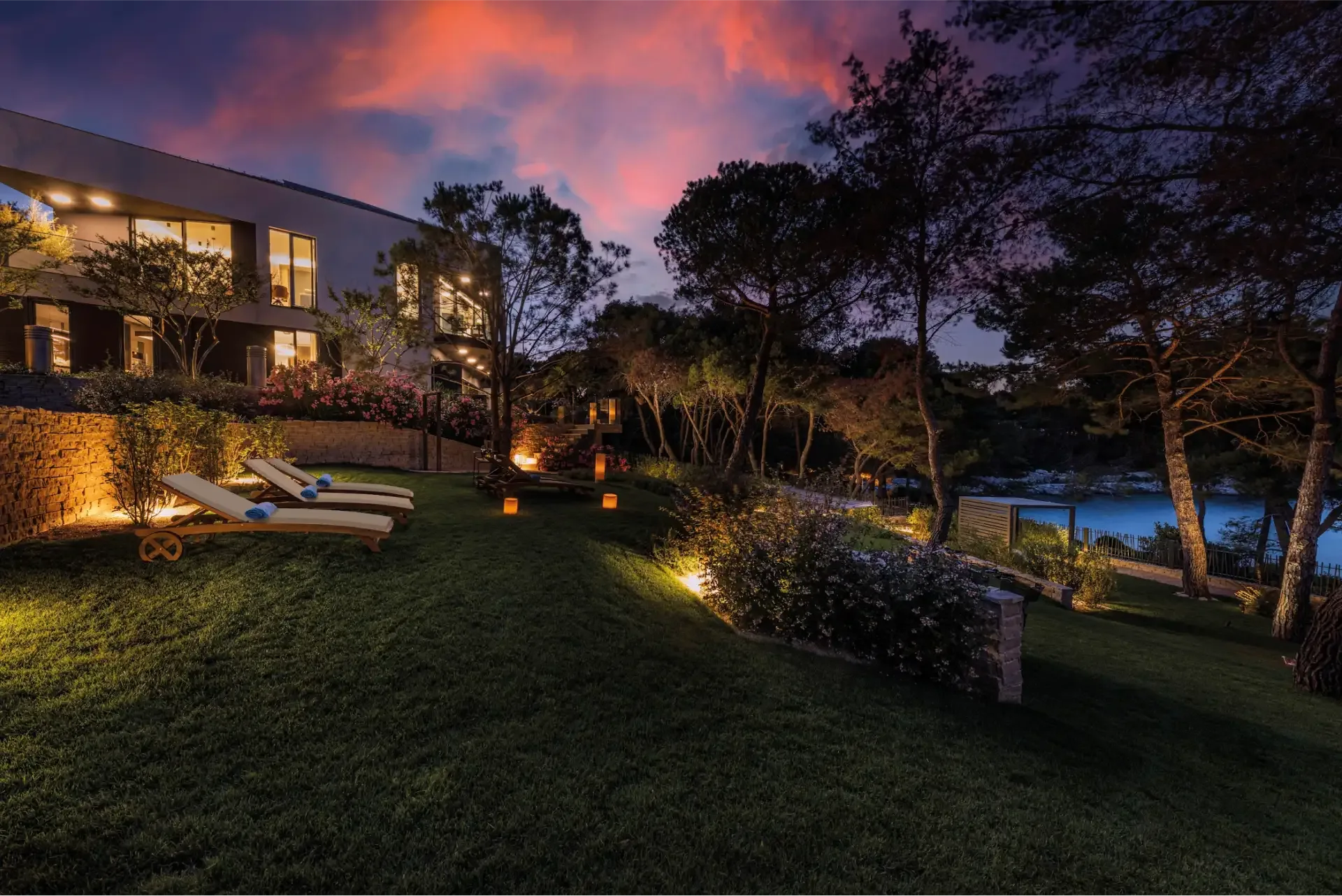 Contessa Luxury Retreat - ABOUT
